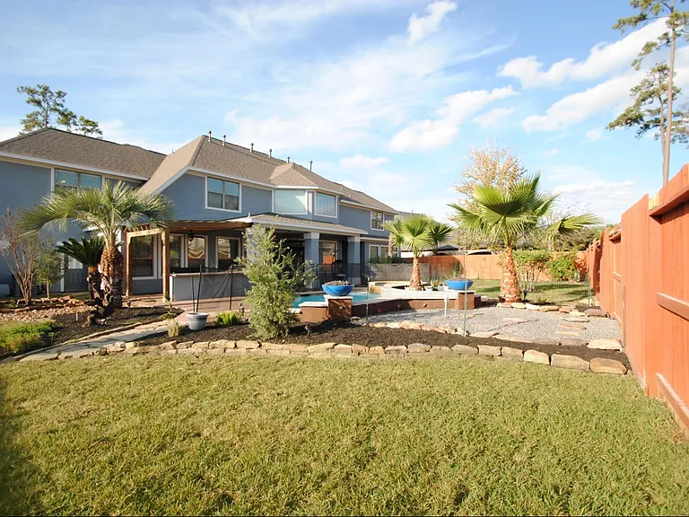 15823 Medina Lake Ln — Photo 38