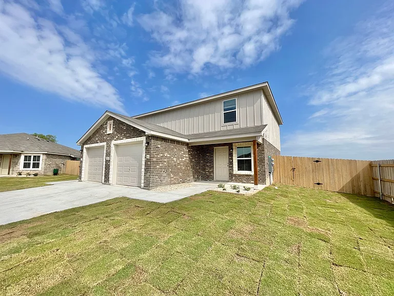 1708 Castroville Trl — Photo 28