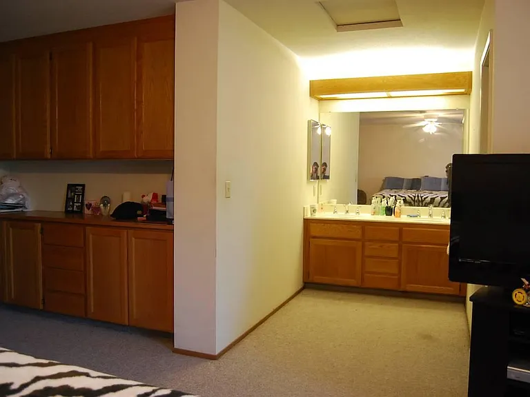 589 Rose Ave — Photo 8