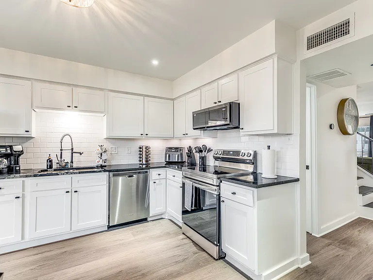 2232 Colony Ct — Photo 6