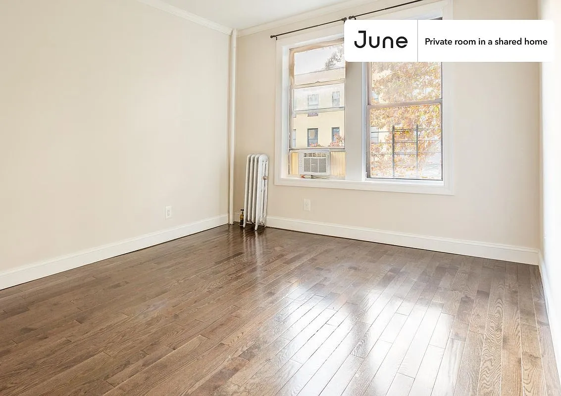 Queen bedroom in 4 bed/1 bath home in Astoria #1609 A — Photo 2