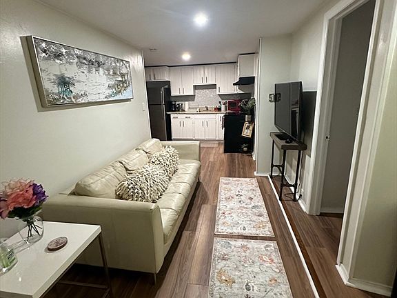 5th image of 38 Byers St