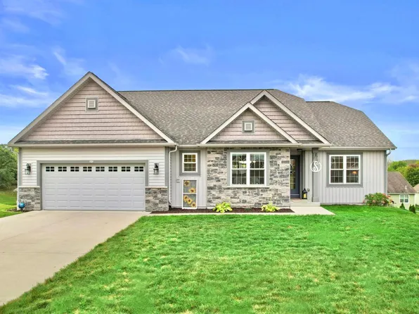 313 Kensington CIRCLE, Johnson Creek, WI 53038