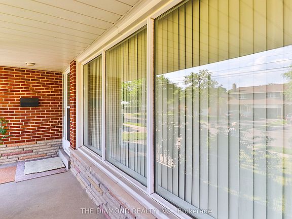 4th image of 100 Summitcrest Dr