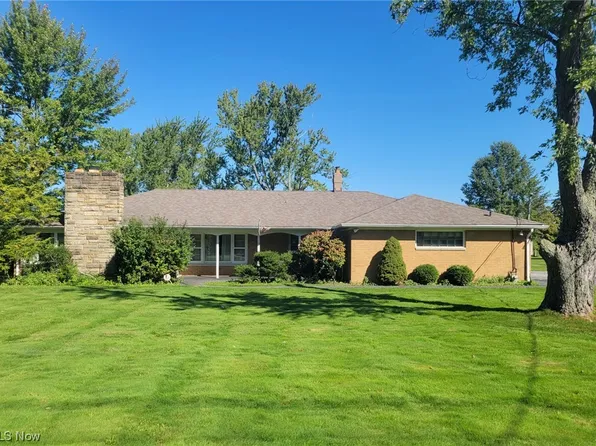30071 Cedar Rd, Mayfield Heights, OH 44124