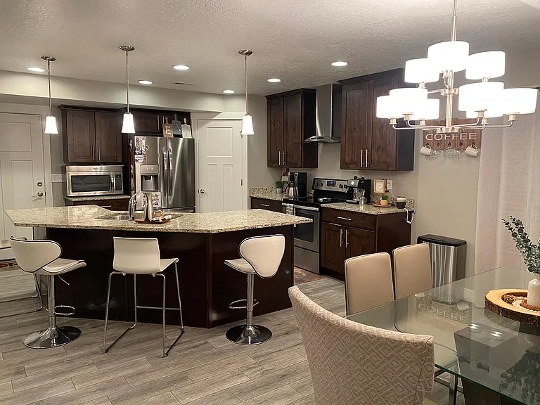 571 N Redwood Rd — Photo 6