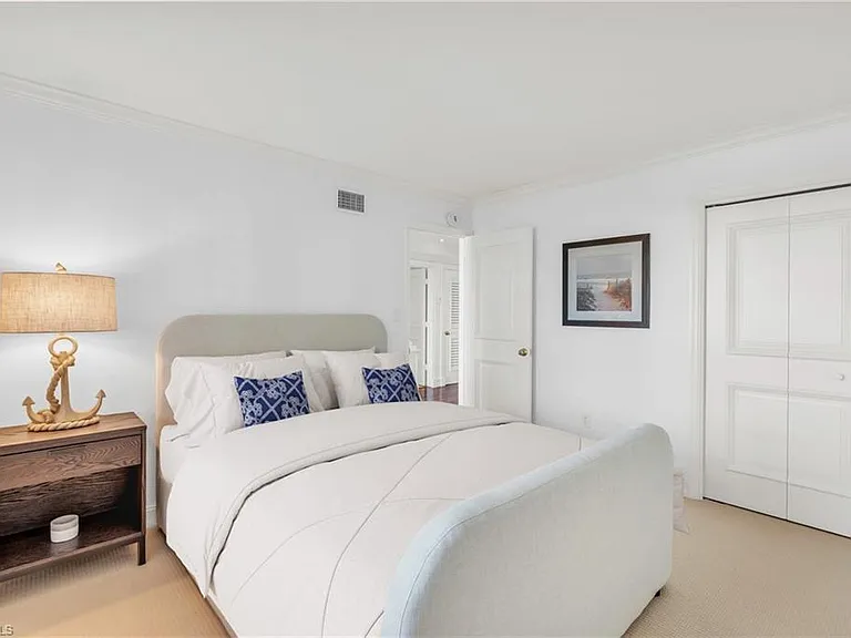 271 Broad Ave S #202 — Photo 11