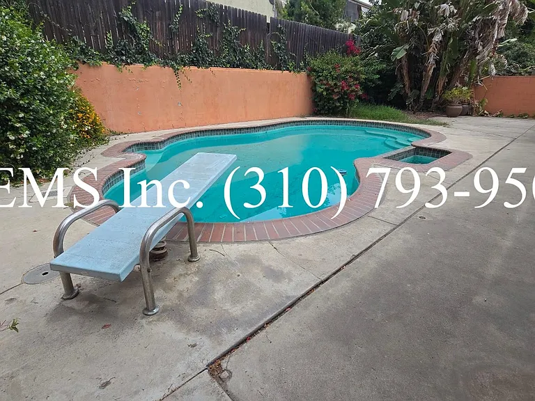 15025 Archwood St — Photo 25