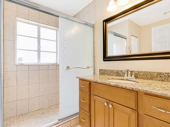 3rd image of 421 28th St