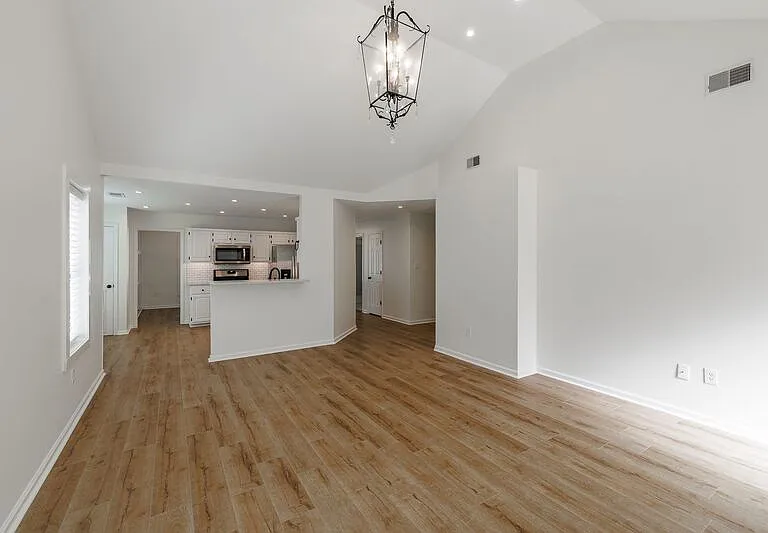 112 Lucy Ln — Photo 12