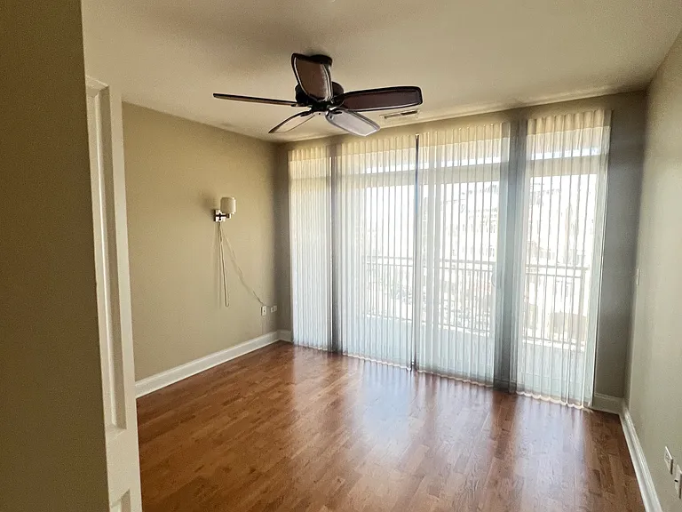 600 W Touhy Ave #401 — Photo 8