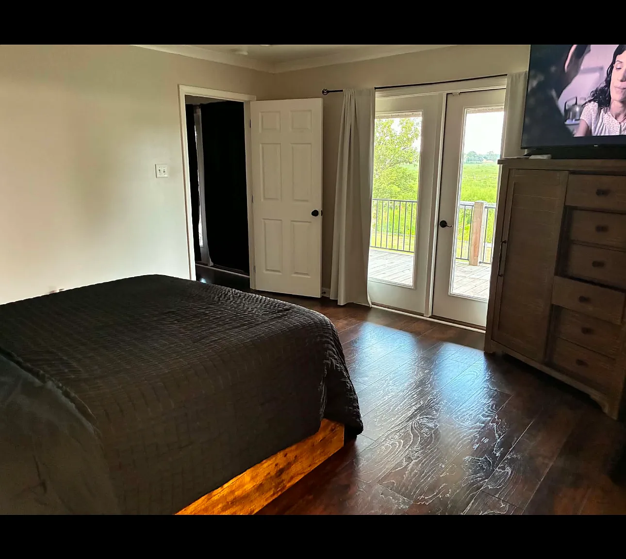 3 bed, 1400 sqft, $1,800 — Photo 2