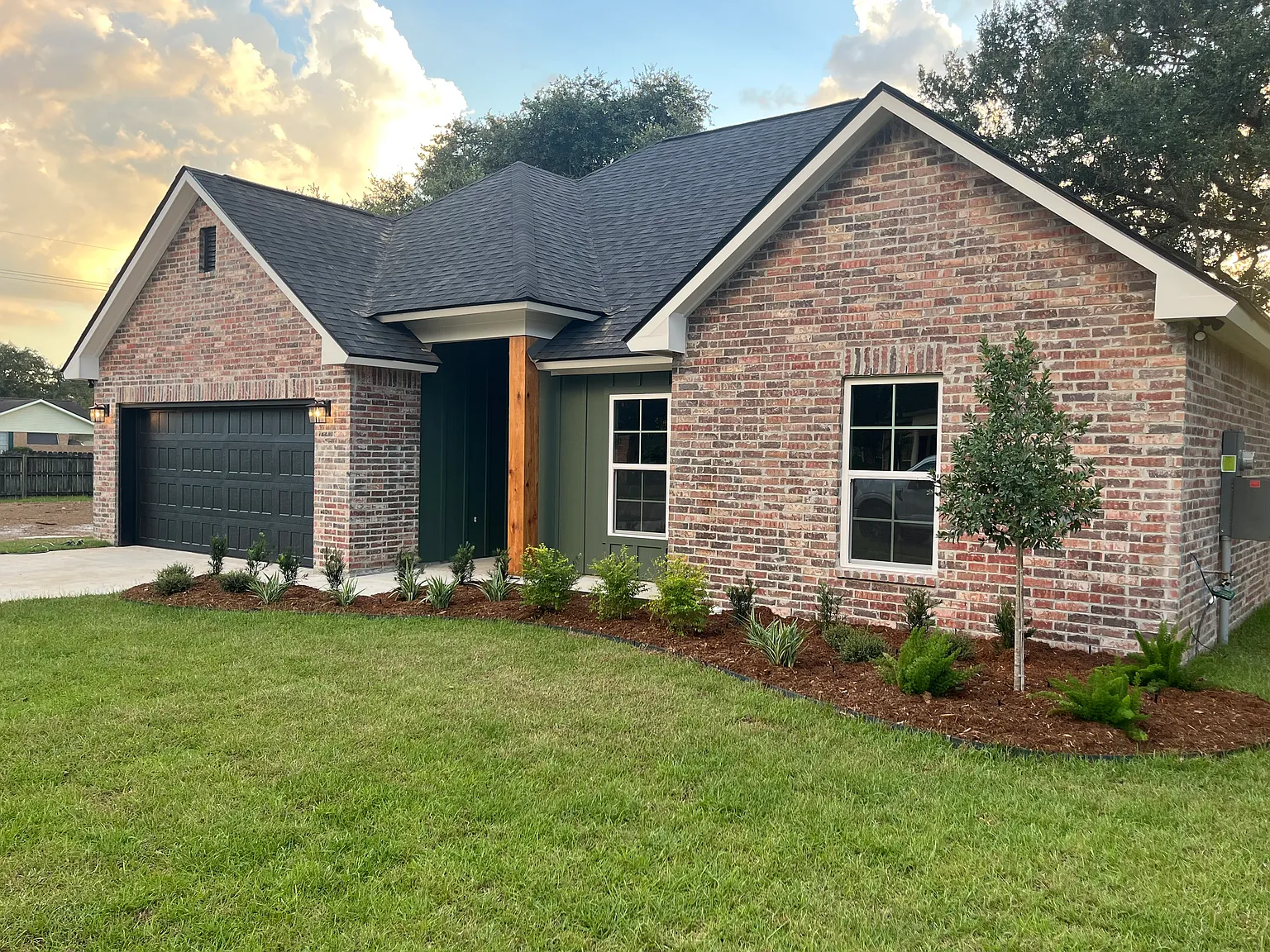 101 Habersham Dr — Photo 1