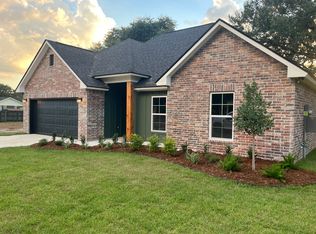 101 Habersham Dr, Youngsville, LA 70592