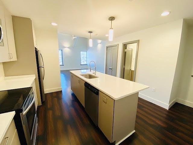 1st image of 131 S Jefferson Davis Pkwy #201