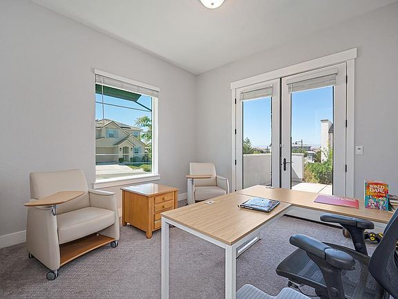 5th image of 17203 Rosamond St