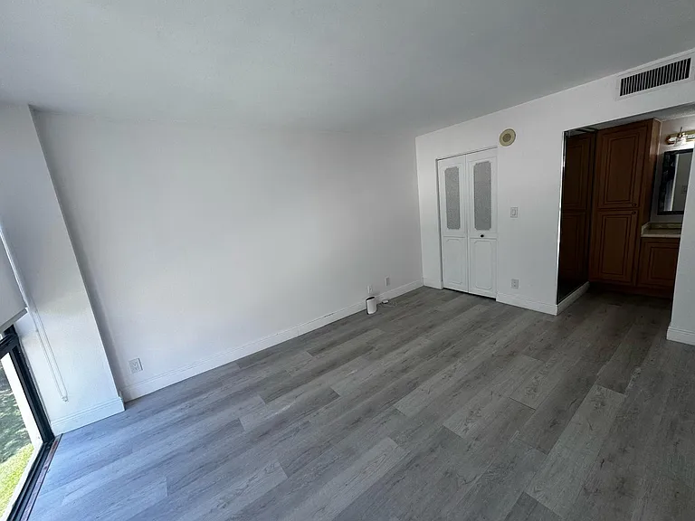 17011 N Bay Rd #412 — Photo 10