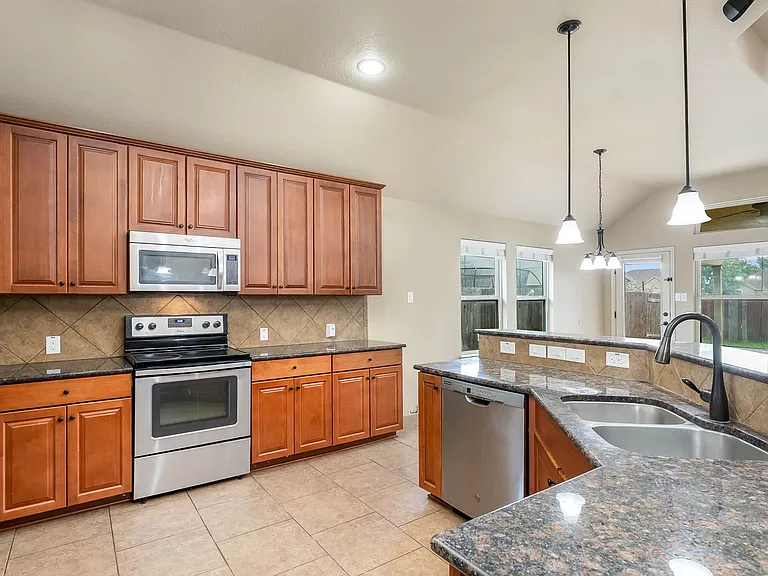 15606 Fox Ln — Photo 18