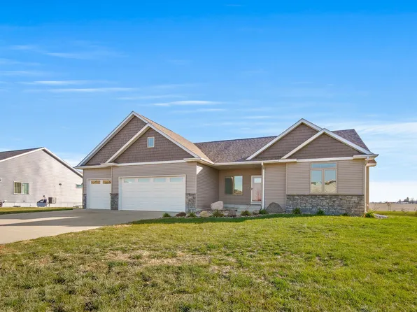 120 Lake Shore Dr, Dallas Center, IA 50063