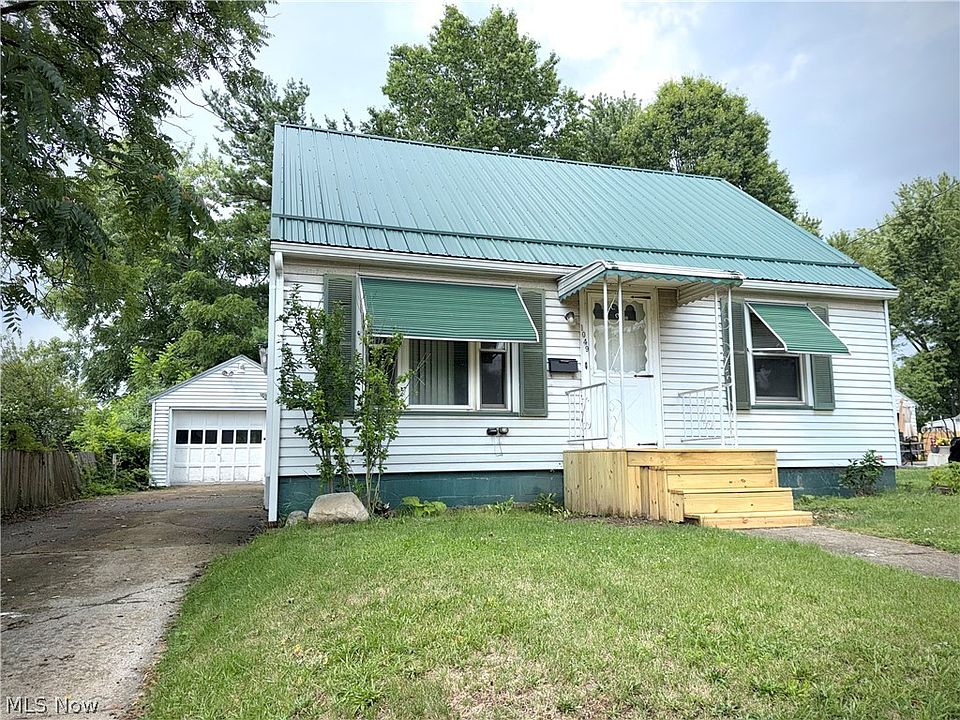 1st image of 1049 McKinley St NE