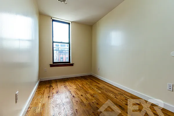 Rented by EXR | media 11