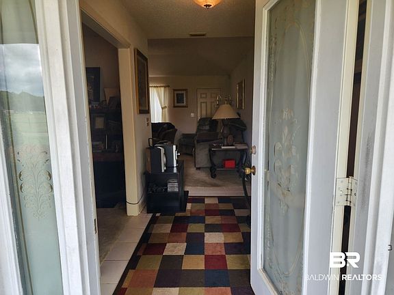 2nd image of 559 Robinson St