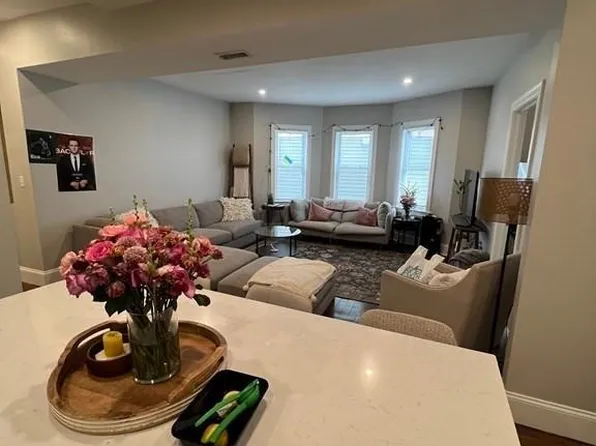 209 E Cottage St #3, Boston, MA 02125