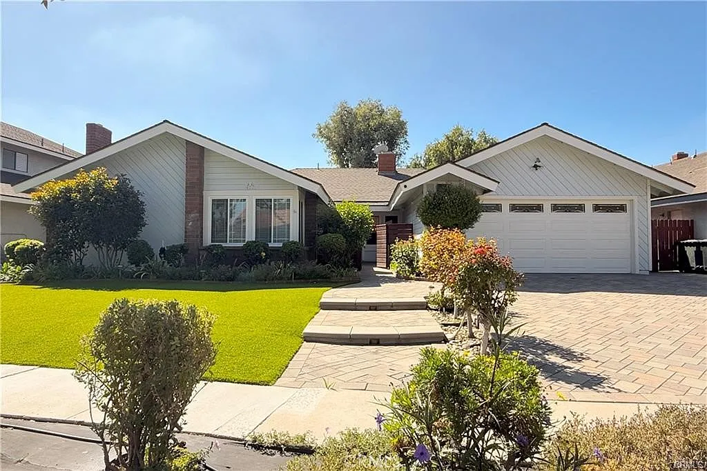 4 bed, 2541 sqft, $5,750 — Photo 2