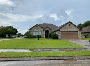 51 Michelia Ct, Lake Jackson, TX 77566