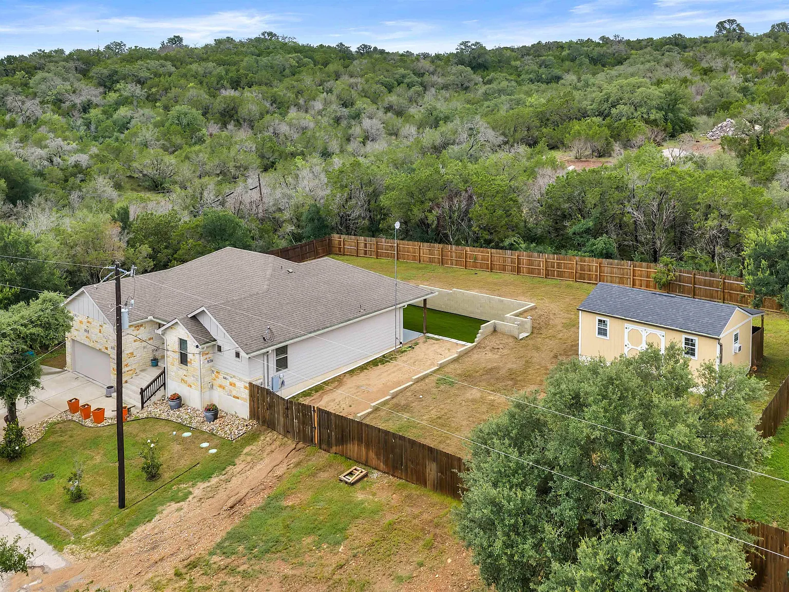 3 bed, 2.0 bath, 1686 sqft, $2,400 — Photo 3