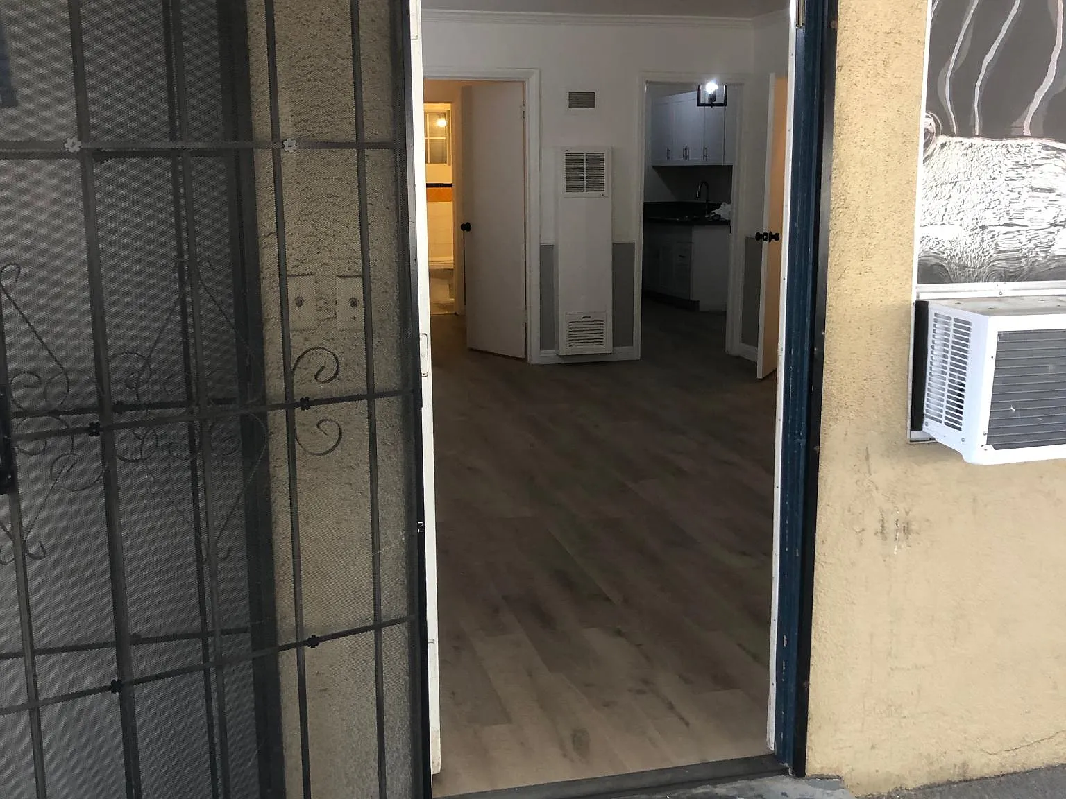 Studio, 550 sqft, $1,695 — Photo 3