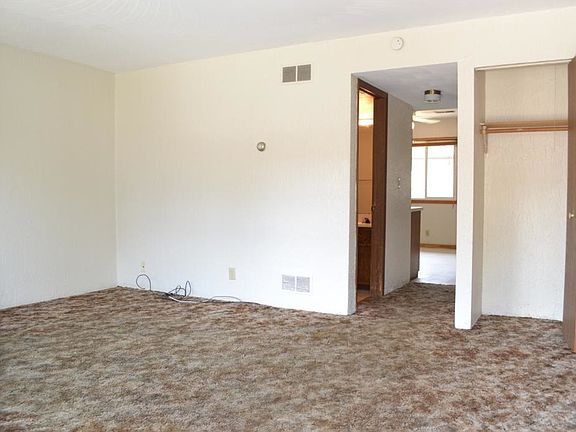 4th image of 632 Meadowood Ln