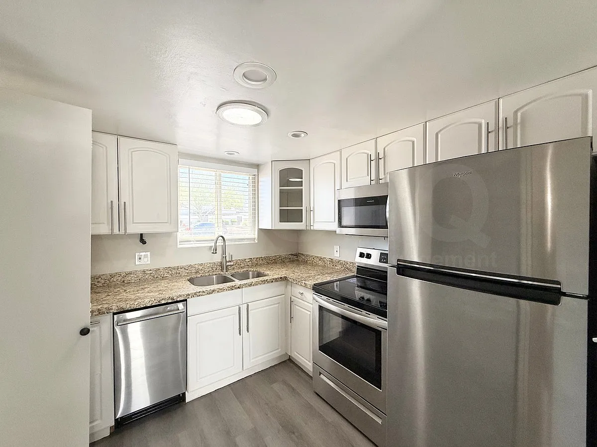 2 bed, 1.0 bath, 974 sqft, $1,649 — Photo 3