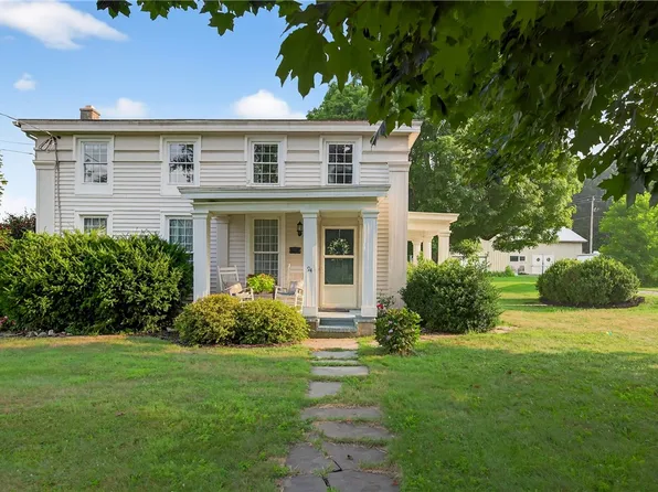 94 Seneca St, Dundee, NY 14837