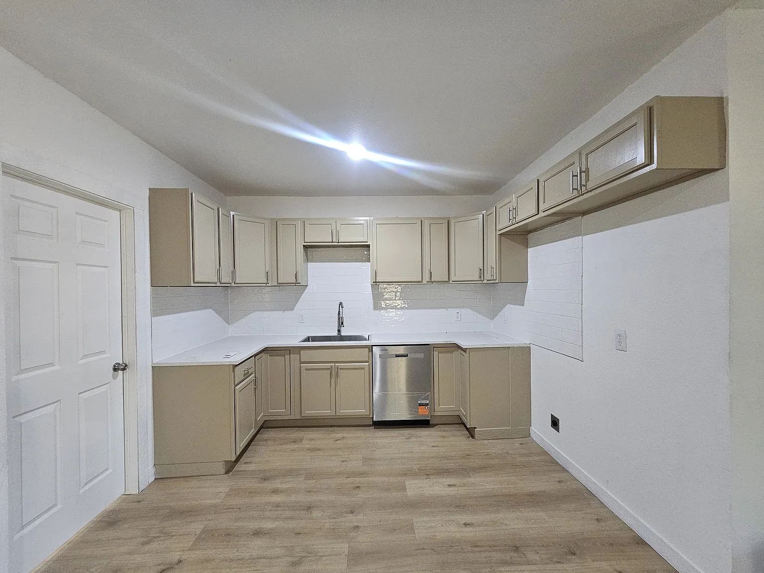 4 bed, 1800 sqft, $2,100 — Photo 2