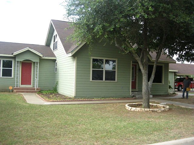 1st image of 519 W Nueces St