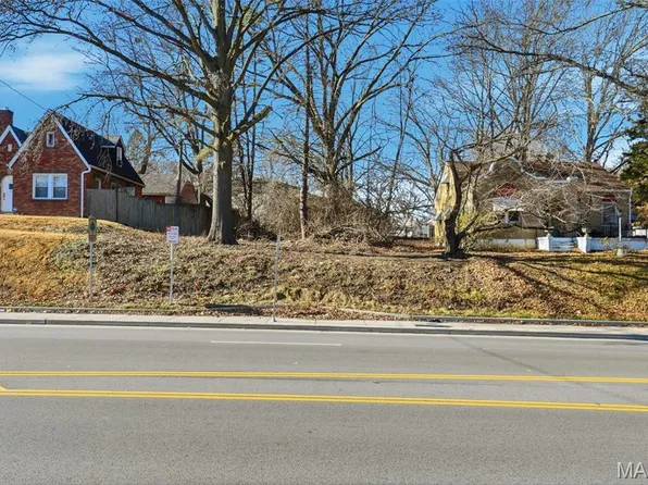 1881 S New Florissant Rd, Florissant, MO 63031