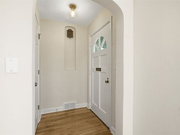 3rd image of 953 William Penn Ct