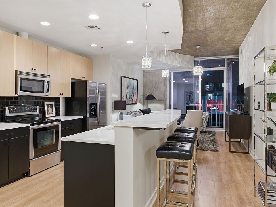 1st image of 301 Demonbreun St Unit 1902