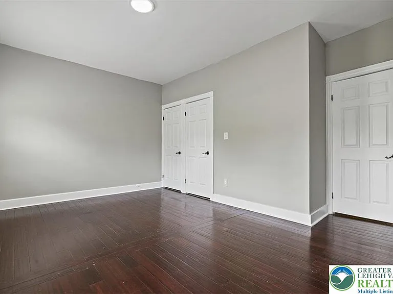 510 5th Ave — Photo 21