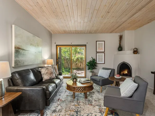 2812 Plaza Amarilla, Santa Fe, NM 87507