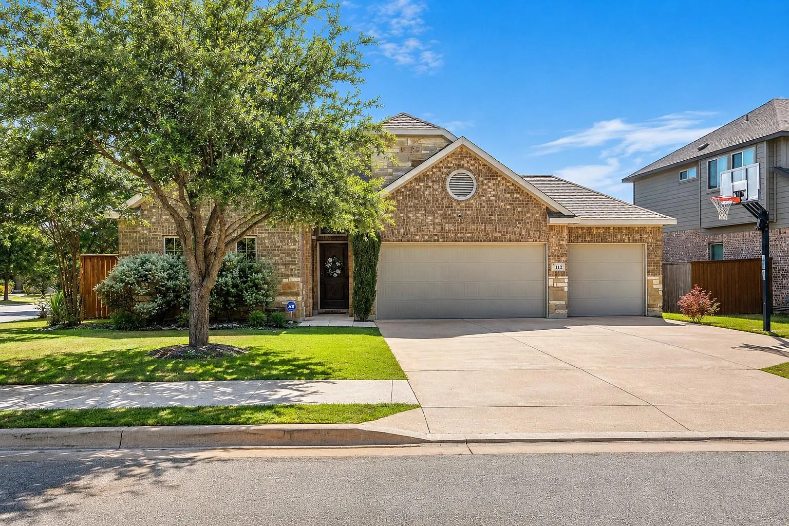 4 bed, 3.0 bath, 2471 sqft, $2,750 — Photo 1