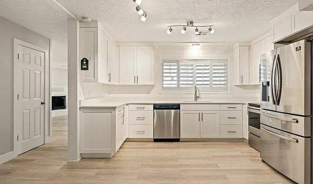 881 S 180 W — Photo 4