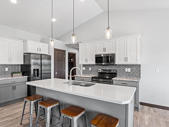 4th image of 630 Creekside Trl
