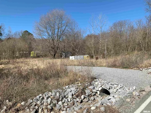 405 Chestnut St, Stonefort, IL 62987