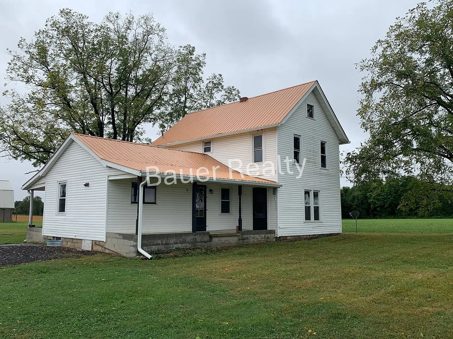 Country Living Four Bedroom! — Photo 2