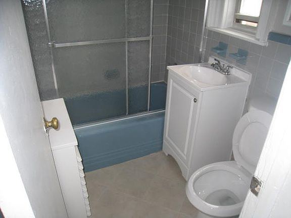 4th image of 2302 33rd St #3