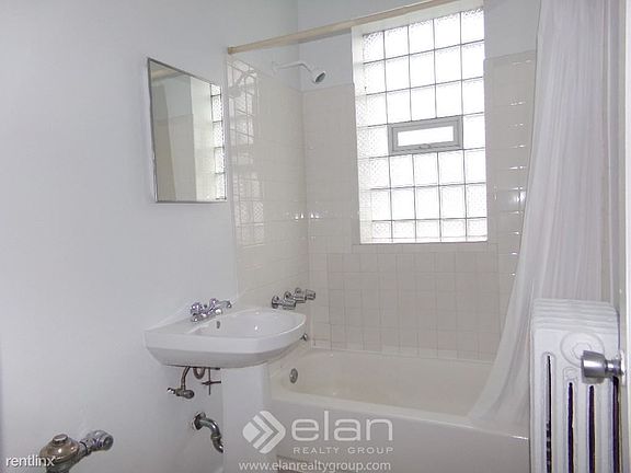 3rd image of 1428 W Farwell Ave APT 2S