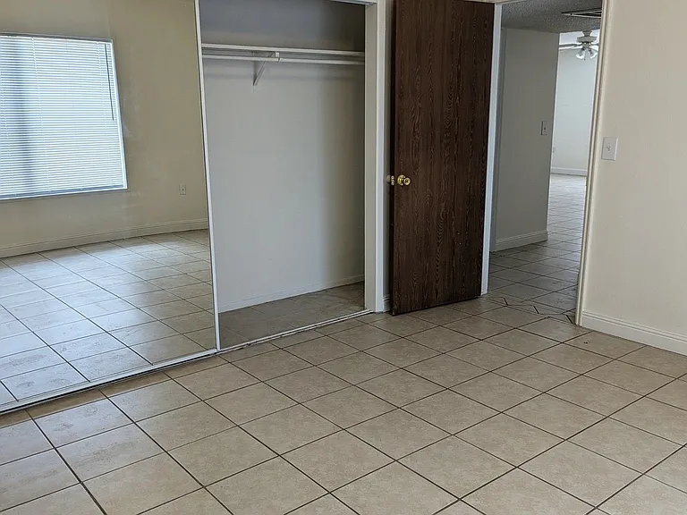 290 E Mesquite Blvd #A — Photo 14