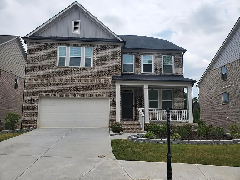 218 Hamlet Dr — Photo 1